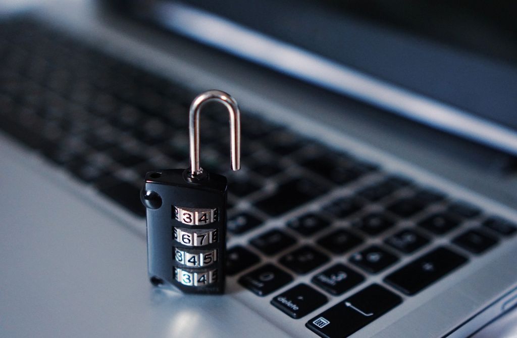 Quatro dicas básicas para manter dispositivos eletrônicos seguros e longe de ser alvo de ataques de hackers