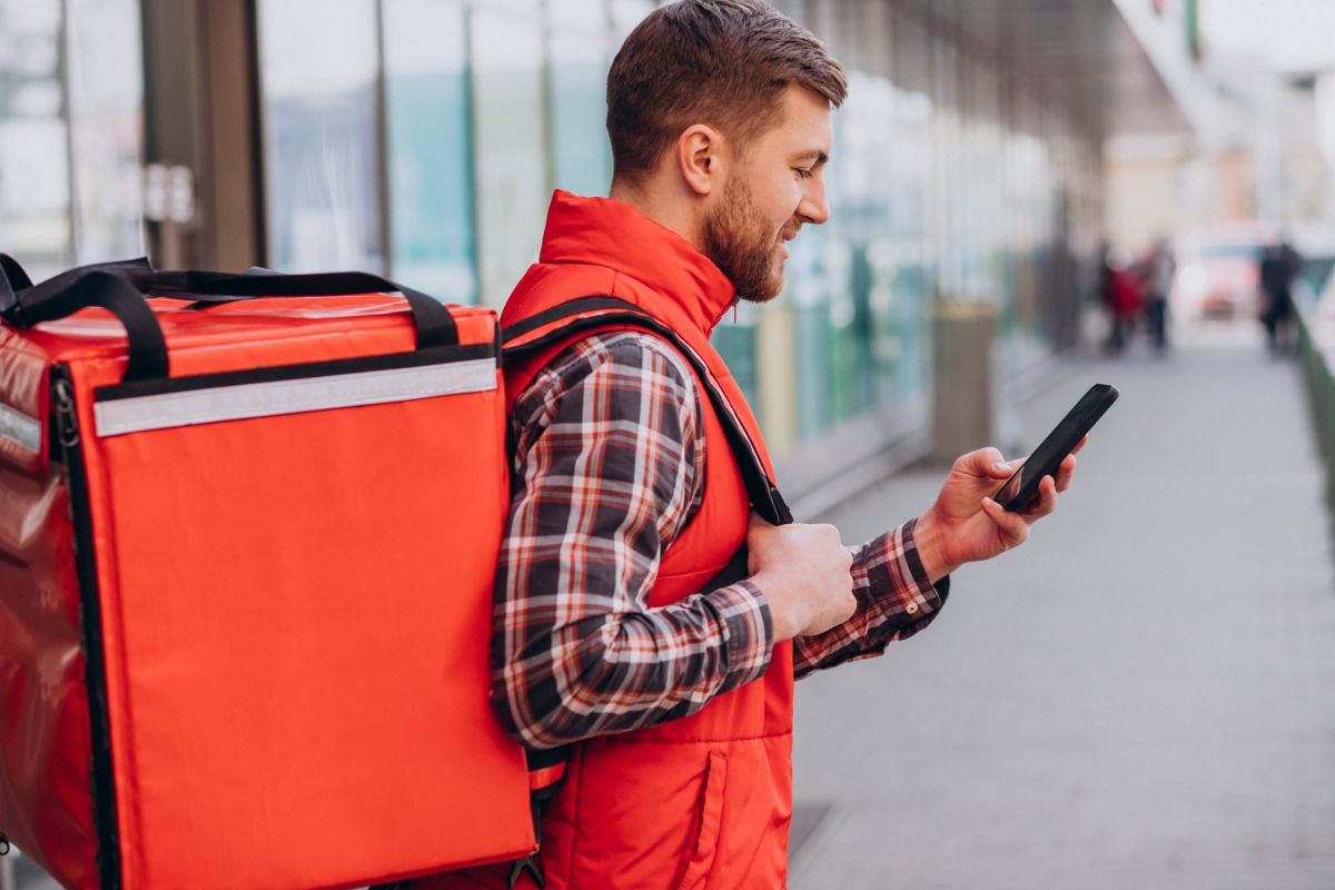 E-Deploy lança app white label para restaurantes criarem aplicativos de delivery