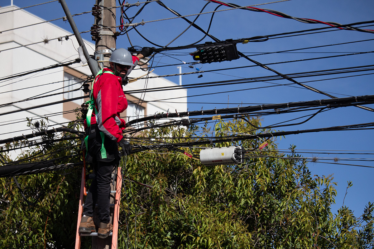 Entidades de telecom manifestam preocupação com minuta sobre compartilhamento de postes