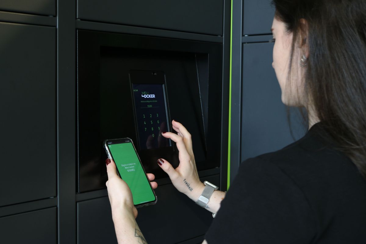 Adoção de smart locker amplifica lucros do setor de comércio eletrônico