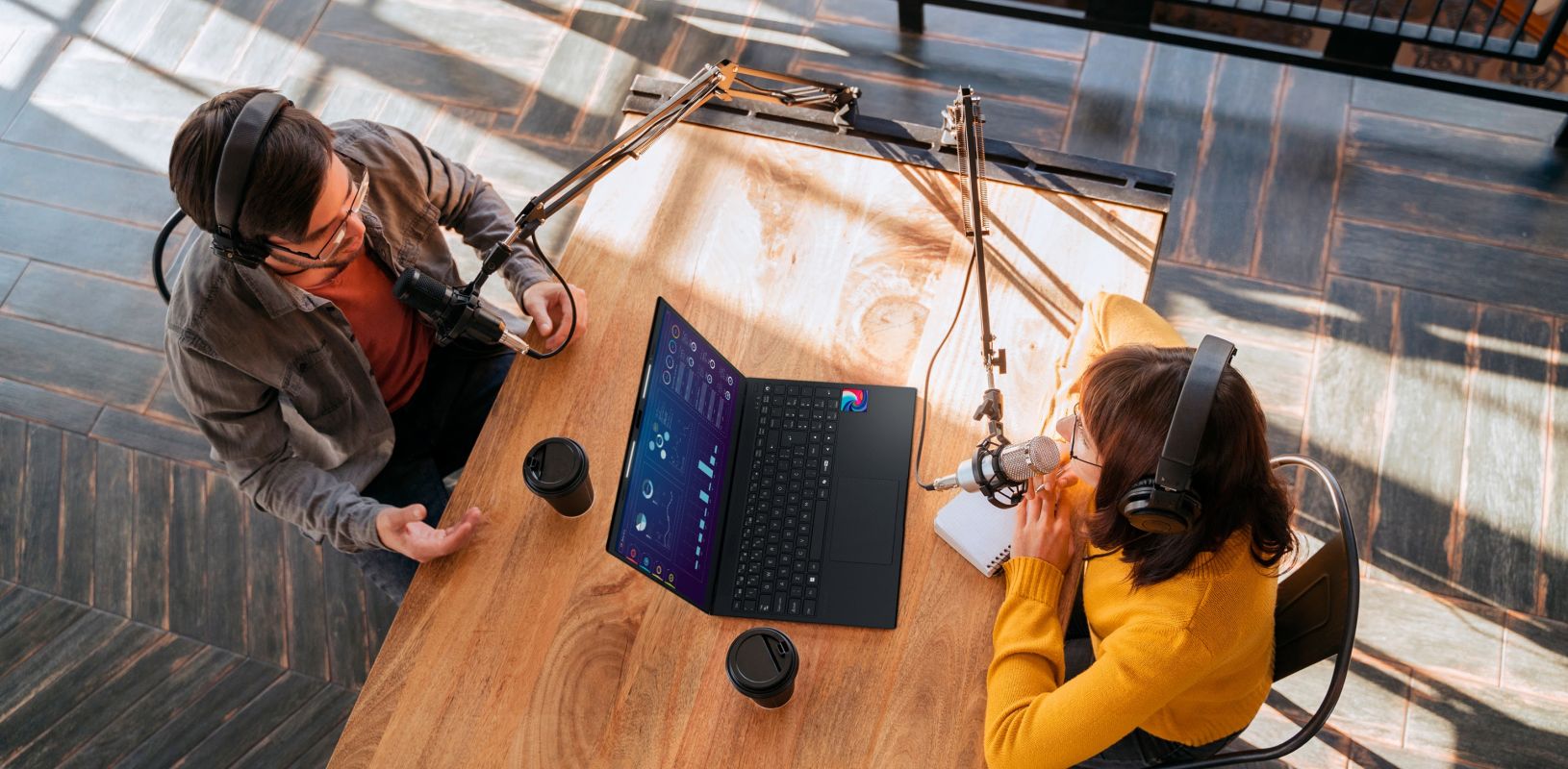 Positivo lança notebook com minitela interativa e assistente virtual de IA