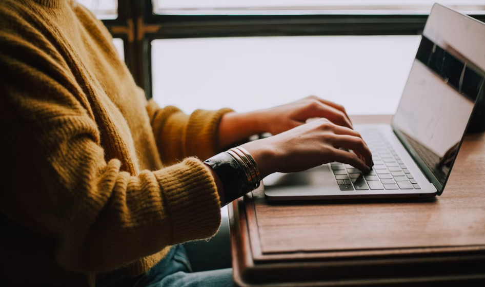A monday.com amplia os agentes com tecnologia de IA e recursos de nível corporativo