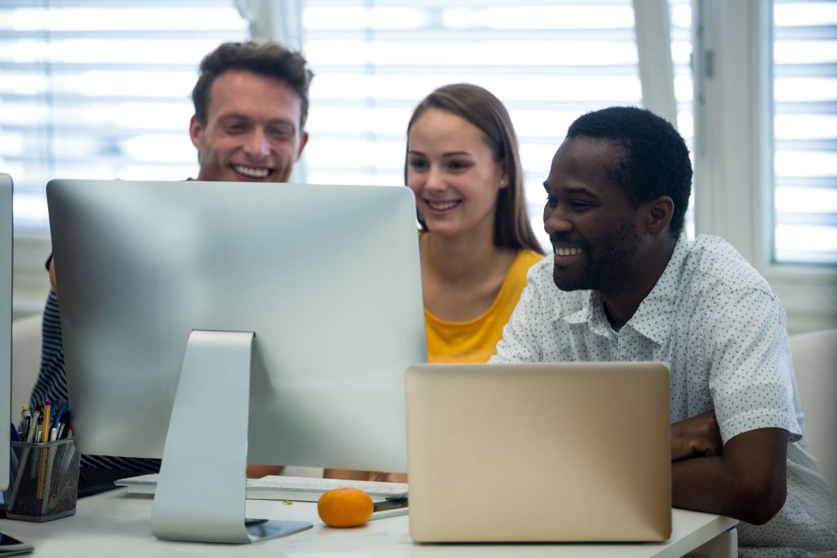 Bootcamp oferece bolsas gratuitas para cursos em modernização de sistemas com GenAI