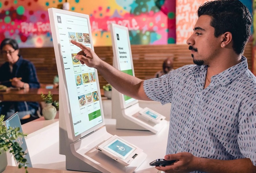 Fiserv apresenta solução de autoatendimento Clover Kiosk para o varejo