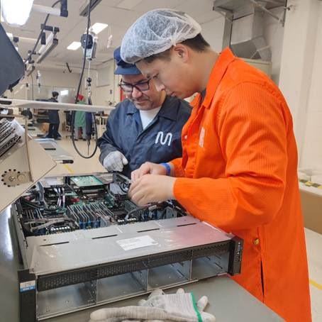 ZTE investe na produção nacional de servidores, mirando Centros de Dados no Brasil