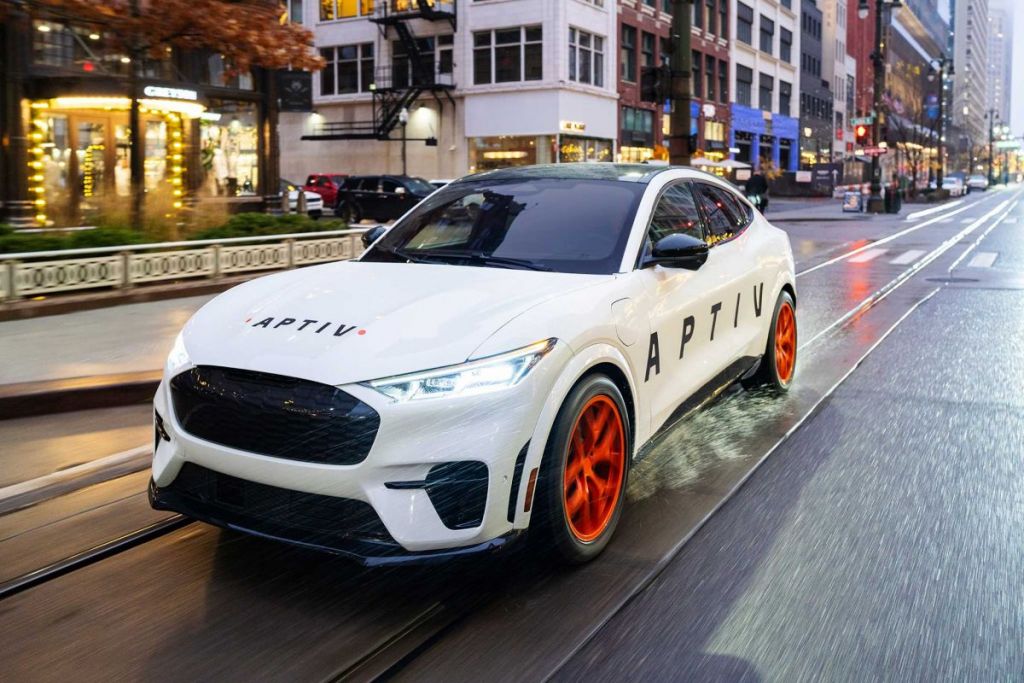 Aptiv apresenta soluções inteligentes de Borda, do automotivo à robótica
