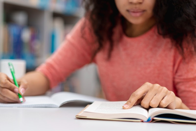 Faculdade Anhanguera abre inscrições para cursos de férias gratuitos com 50 opções de capacitação online